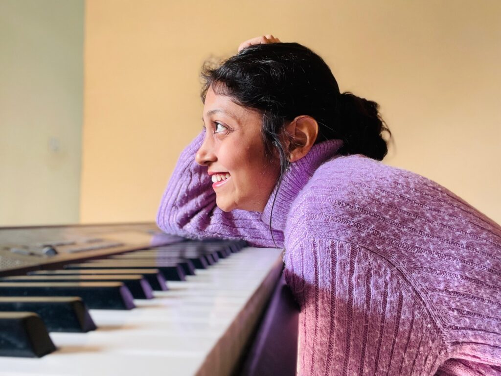 Eenirs photograph with a piano